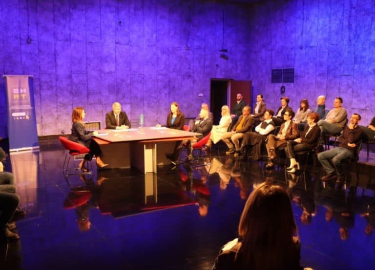 u sjedistu bhrt u toku je vanredno obracanje zaposlenih u javnom servisu koji su u veoma teskom polozaju i neizvjesnoj sudbini