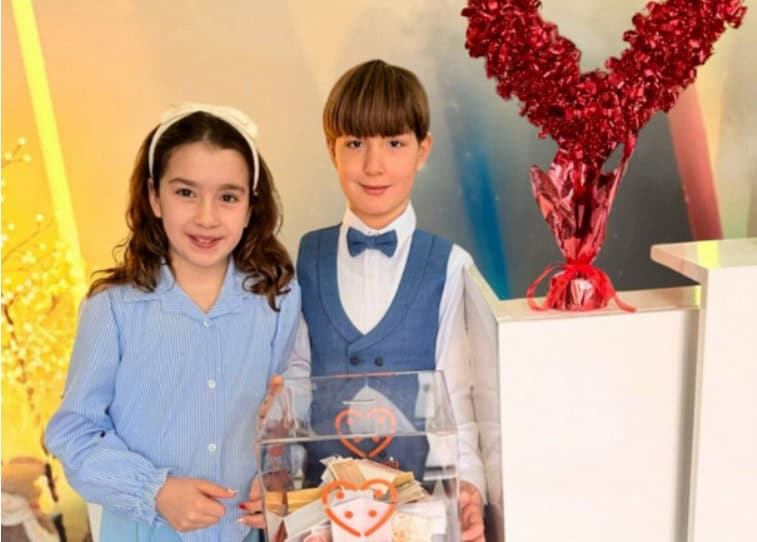 brat i sestra aryan i sarah umjesto rodjendanskih poklona zamolili goste da doniraju novac u kutijicu pomozi ba kako bi pomogli malisanima koji se slabije materijalne moci