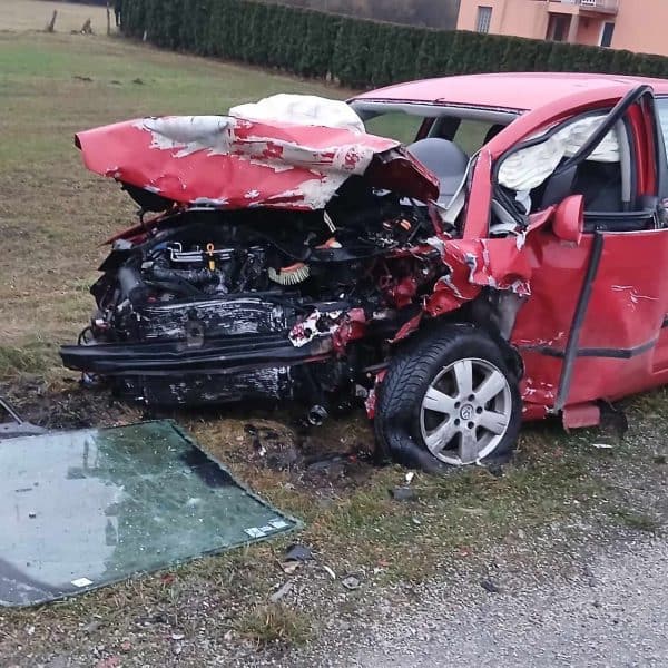 Stravičan udes kod Bugojna: Auto potpuno smrskan