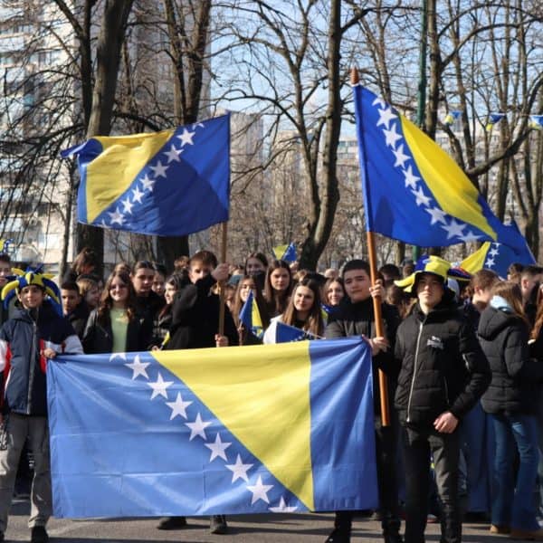 Više od 3.000 mladih u defileu povodom Dana nezavisnosti BiH