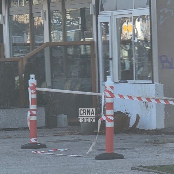 Aktivirana eksplozivna naprava ispred frizerskog salona