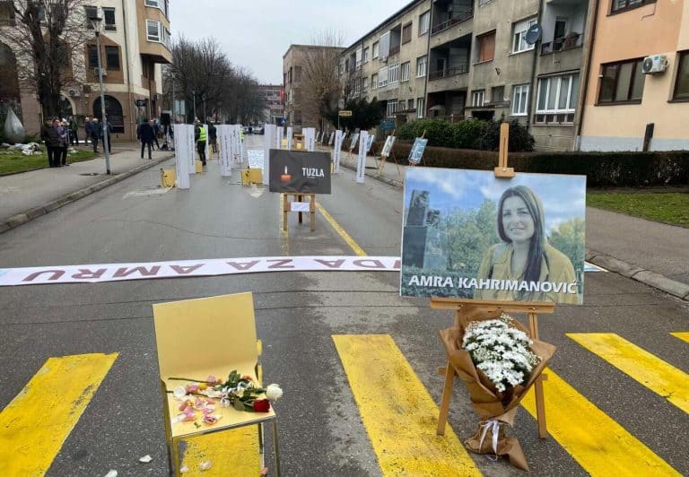 u tuzli odrzan mirni protest povodom dvije godine od ubistva amre kahrimanovic
