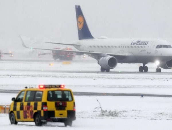 Snijeg paralizovao najveći njemački aerodrom