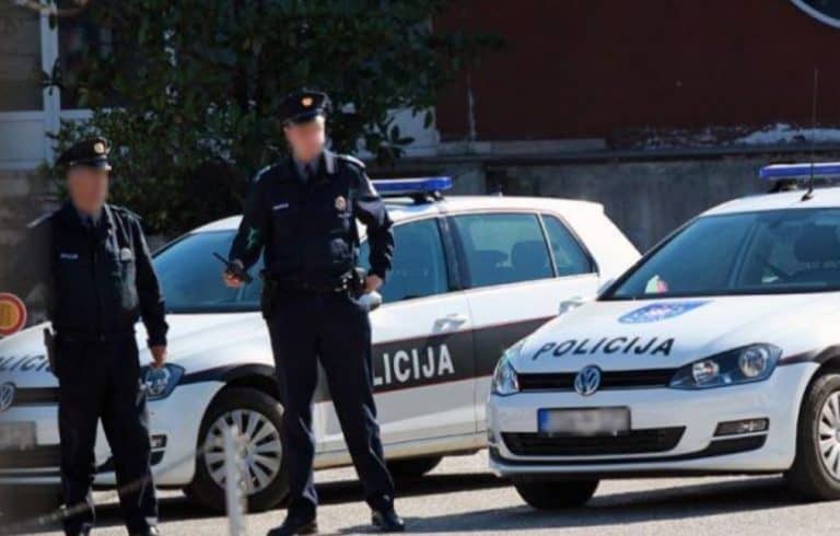 u teskoj saobracajnoj nesreci u sudrau dva automobili u blizini skijalista na kupresu povrijedjeno vise osoba medju njima i jednogodisnje dijete