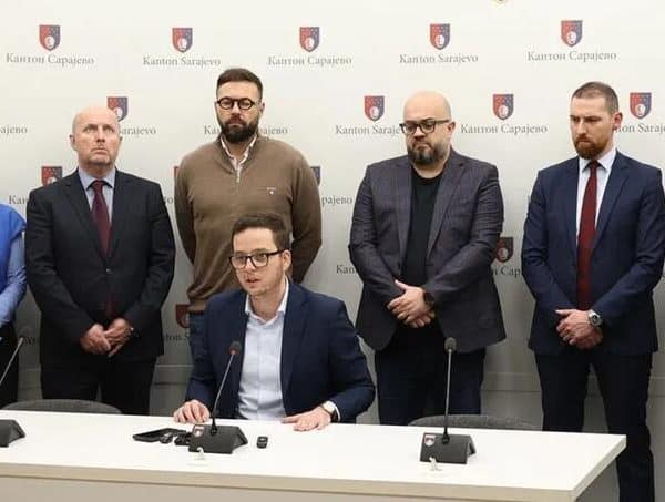 Šta za Vladu KS znači ostavka premijera Uka?