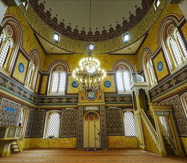 Tuzlanska Šarena džamija dočekala prvi ramazan u novom ruhu