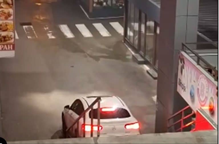 vozac koji se automobilom spustio niz steopenice u banjoj luci uhapsen imao vise od 2 promila alkohola ukrvi