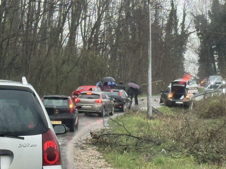 u saobracajnoj nesreci koja se dogodila u tuzlanskom naselju husino povrijedjeno vise osoba