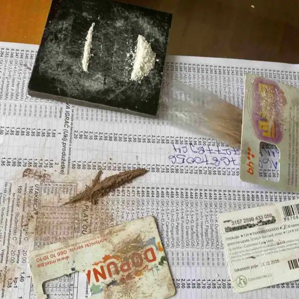 Velika policijska akcija u Tuzli: Pronađen heroin i kokain vrijedan 155.000 KM