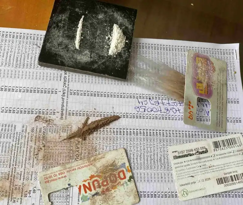 Velika policijska akcija u Tuzli: Pronađen heroin i kokain vrijedan 155.000 KM