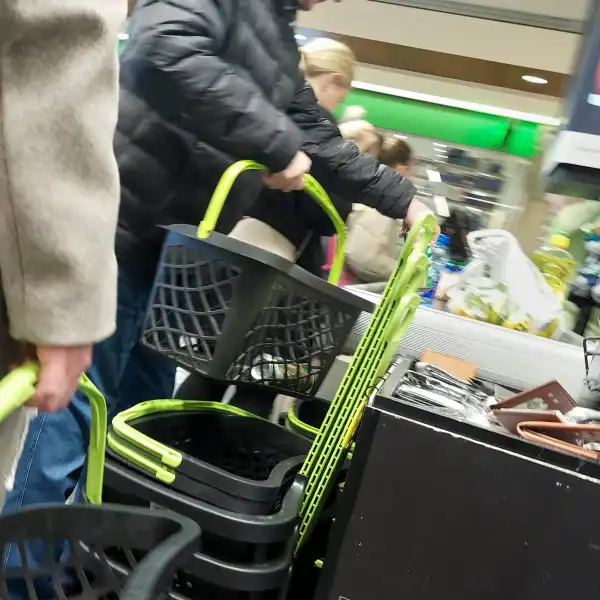 Cijene divljaju, jer vlade ne štite građane: Narod pod sve većim pritiskom