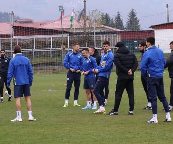 selektor barbarez odabrao je fudbalere koji ce se u finalu baraza za sp suprostaviti italkliji veceras na bilinom polju u zenici