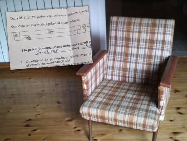Općinski sud prodaje fotelju zbog duga za RTV taksu