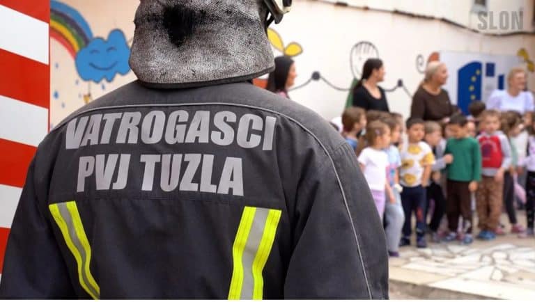 civilna zastita grada tuzla organizovala je vjezbe evakuacije u slucaju prirodnih ili drugih nesreca u skolama i vrticima