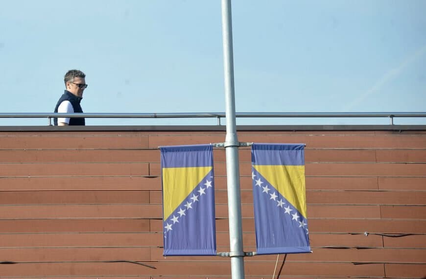 Dan nezavisnosti u Tuzli: Veliki broj građana uživa u sunčanom prazničnom danu (Foto)