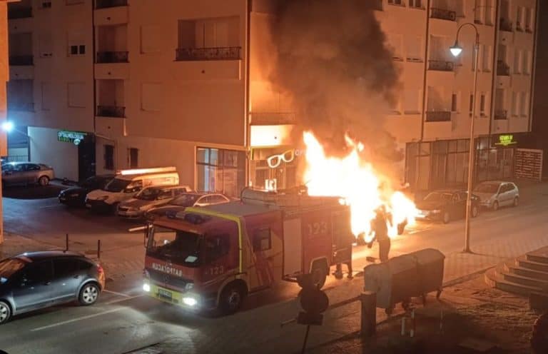 sinoc je u bijeljini eksplozija uznemirila gradjane gorila tri automobila nema povrijedjenih