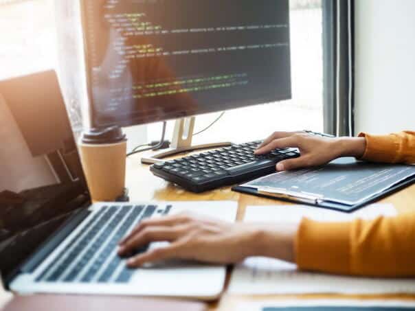 prema podacima agencije za statistiku bih najvise plate u bih su iu it sektoru i fionansijama a najnize u gradjevinarstvu i ugostiteljstvu