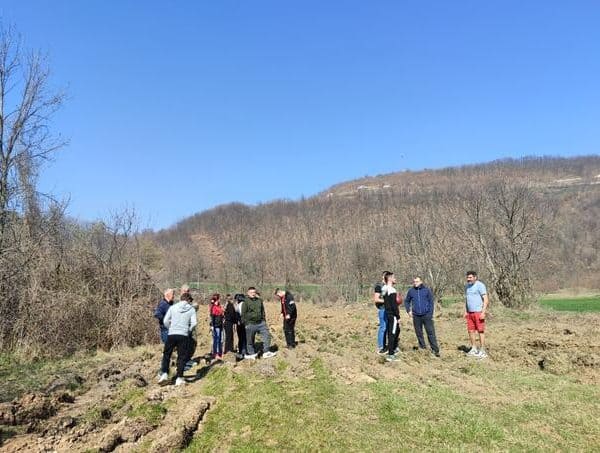 Komšija “uzorao” seosko igralište, mještani ogorčeni