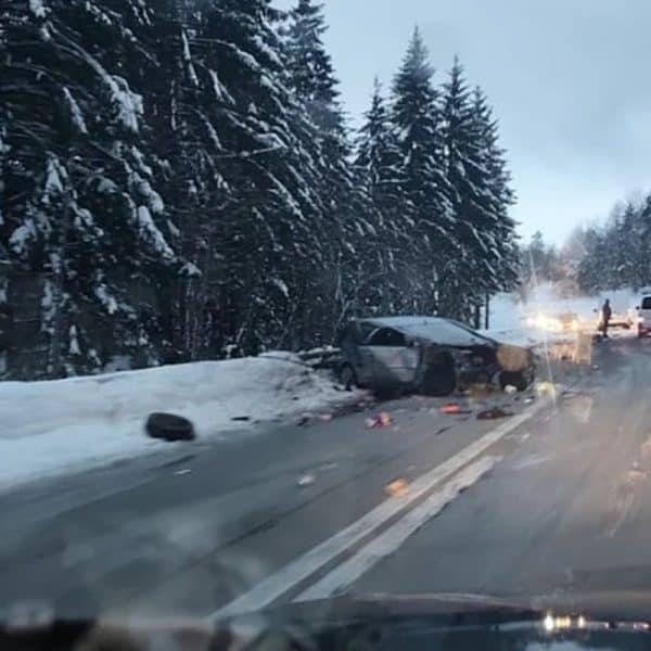 jutros oko 6 i 30sati na magistralnom piutu bosanski petrovac- kljuc u teskoj nesreci nakon sto je automobilom podletio pod kamion, poginuo sluzbeniik mup-a rs