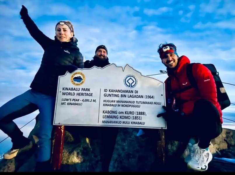 planinar elma kablar miran stambol i senad doric popeli se na najvisi vrh u maleziji