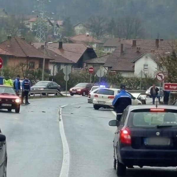 Devet saobraćajnih nesreća u TK, jedna osoba zadobila teške tjelesne povrede