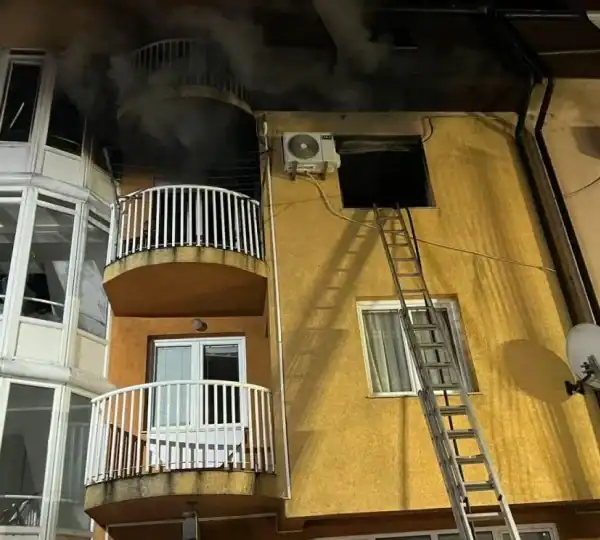 Požar u Tesliću: Evakuisano 10 osoba, jedna zadržana u bolnici