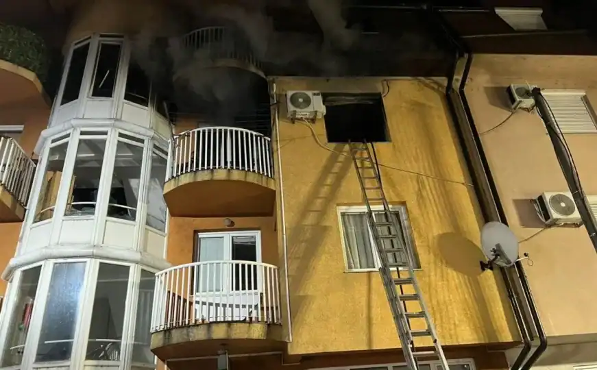 Požar u Tesliću: Evakuisano 10 osoba, jedna zadržana u bolnici