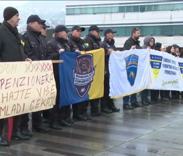 drzavni sluzbenici danas protestovali u sarajevu traze usvajanje budzeta bih