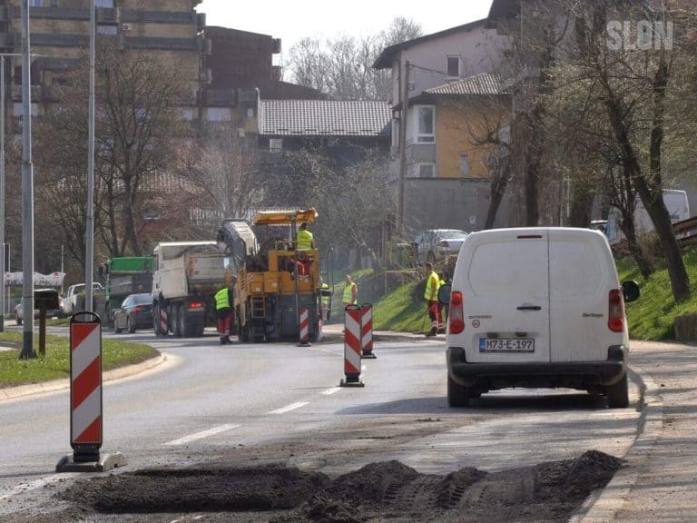 danas su u tuzli zapoceli radovi na uredjenju juzne saobracajnice na potezu od skpc mejdan do raskrsnice b malta