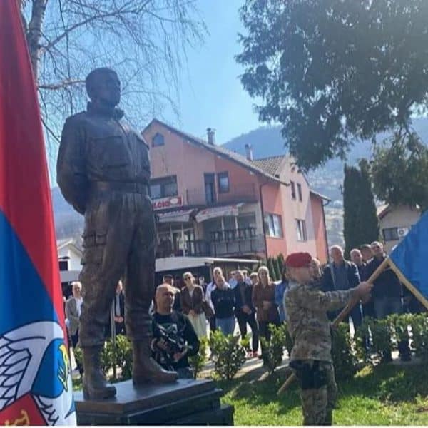 U Šekovićima otkriven spomenik zloglasnom komandantu jedinice koja je učestvovala u genocidu u Srebrenici