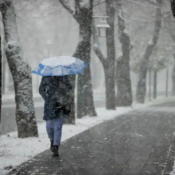 Oblačno vrijeme uz kišu i snijeg