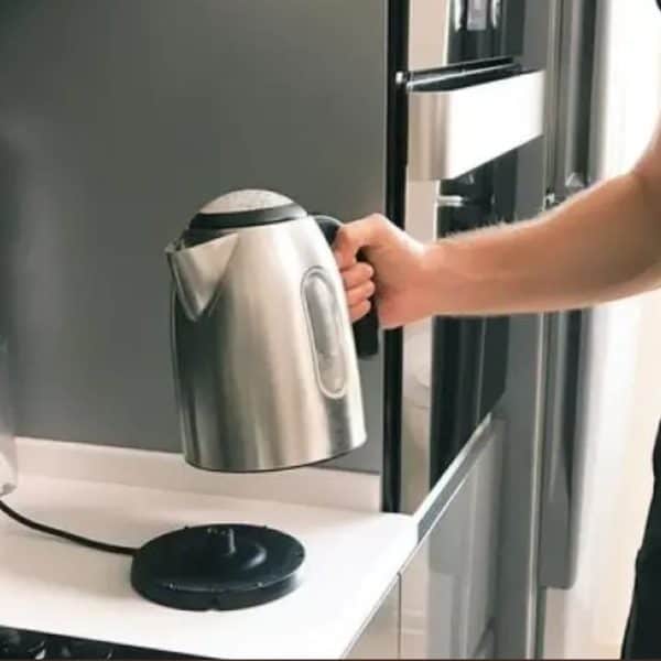 trikovi za uklanjanje kamenca iz kuhala za vodu