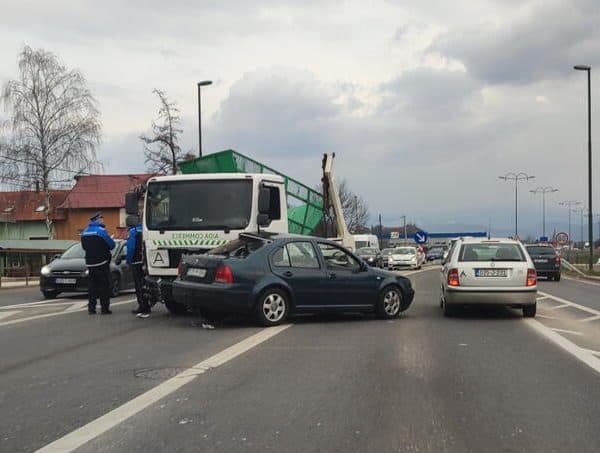 Sudari, povrijeđeni, prepriječen šleper