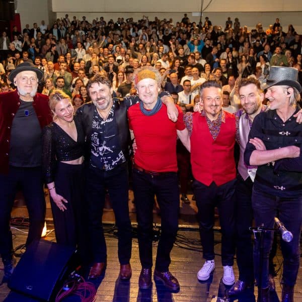 Zabranjeno pušenje oduševilo Tuzlu akustičnim koncertom u BKC-u