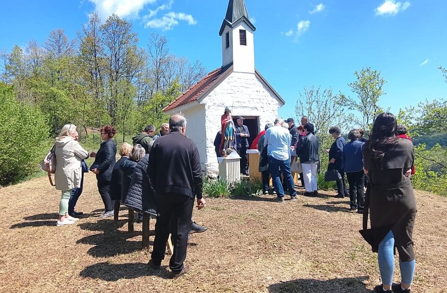 Gornja Grabovica: Vjernički duh jači od blata i zanemarivanja vlasti (Foto)