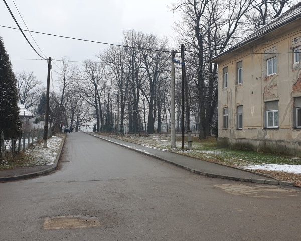 u tuzlanskom naselju bukinje pocinje rusenje starigh objekata rudnika kreka i pocinje izgradnja strateske fabrike za vojnu industriju