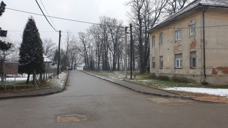 u tuzlanskom naselju bukinje pocinje rusenje starigh objekata rudnika kreka i pocinje izgradnja strateske fabrike za vojnu industriju