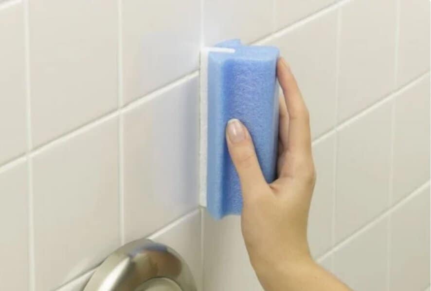 jednostavan trik za ciste plocice u kupatilo dovolnjno je da u kuci imate sirce i prasak za pecivo