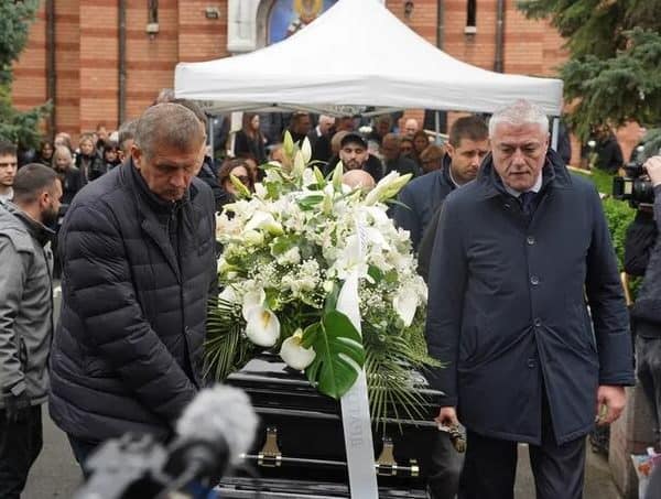 U Beogradu sahranjen Duško Vujošević, oproštaj uz pjesmu ‘Pamtim samo sretne dane’
