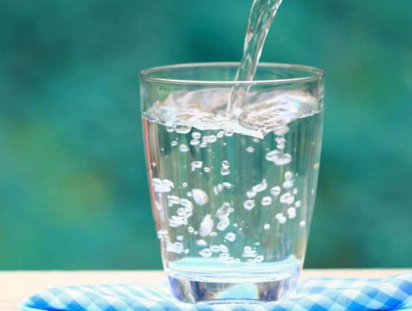 Evo na šta morate paziti ako gaziranu vodu pijete svaki dan