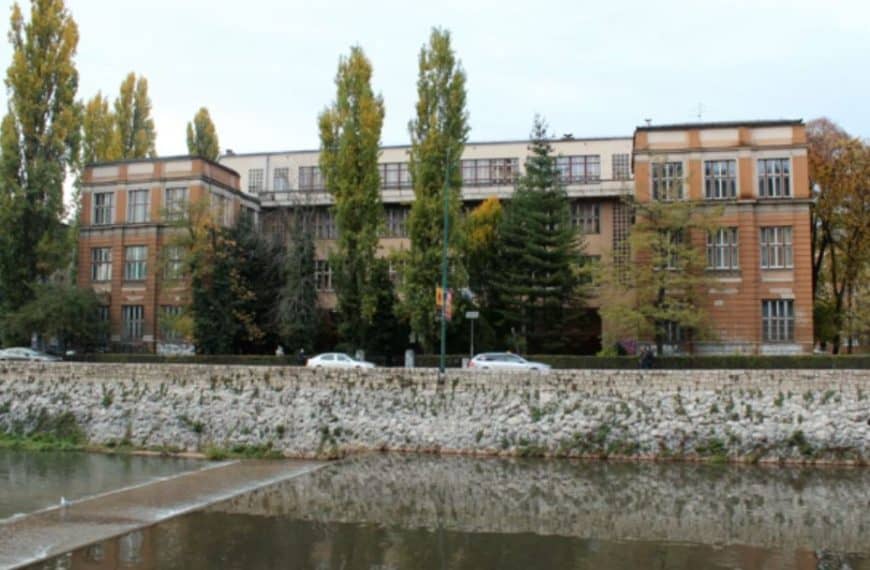 Učenik napao profesoricu u sarajevskoj gimnaziji, intervenisala policija