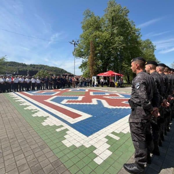 na spomen obiljezju slana banja obiljezena 34 godisnjica formiranja manevarskih jedinica u tuzla