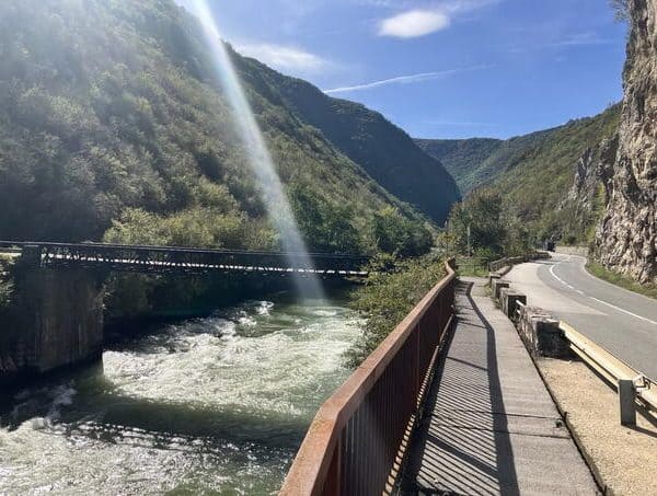 tijelo mladica jutros je pronadjeno u automobilu koji je sletio u kanjon vrbasa na putu banjaluka - mrkonjic grad