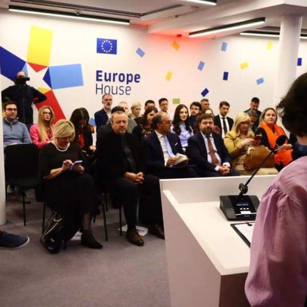 u sarajevu odrzana konferencije kritički glasovi pod pritiskom na kojoj su izneseni podaci o stanju u medijima i novinarstvu bih tacnije io napadima i prijetnjama