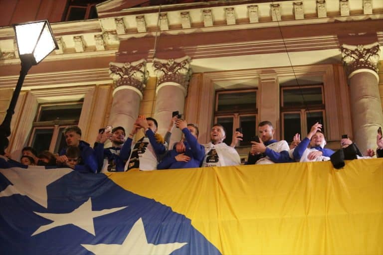 mionistarstvo bvanjskih poslova bih kao nagradu za plasman zmajeva na sp dodijelit ce im diplomatske pasose