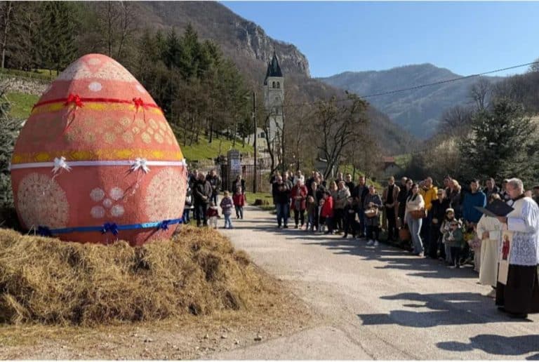 u kraljevoj sutjesci predstavljeno i blagoslovljeno najvece uskrsno jaje na balkanu