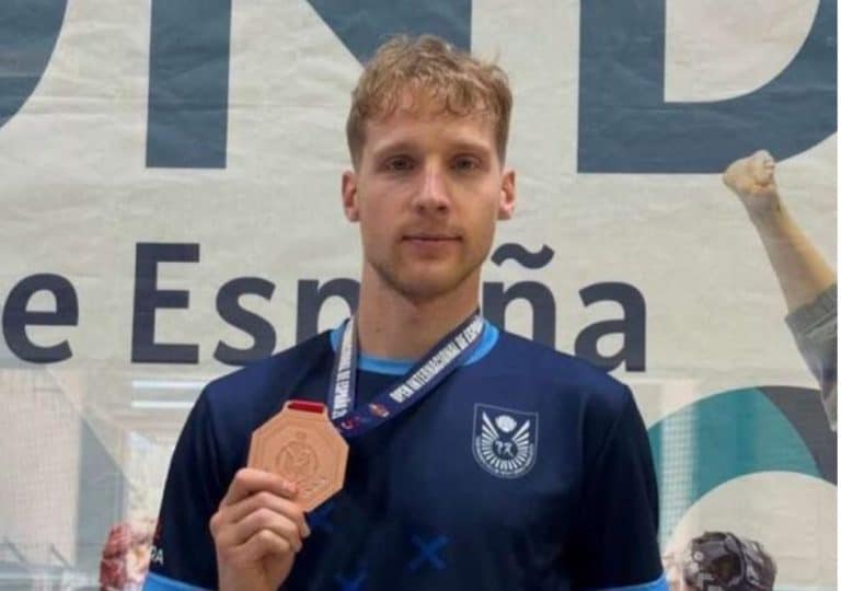 najbolji taekwondo borac iz bih nedzad husic osvojio bvronzanu medalju na turniru u spaniji