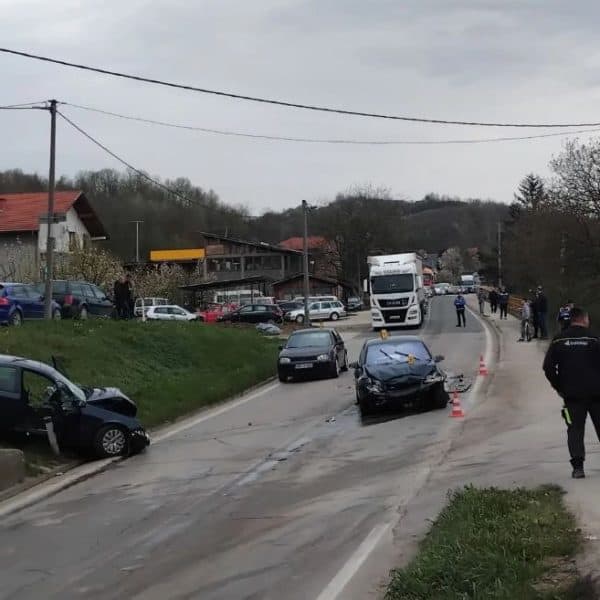 U saobraćajnoj nesreći u Čaklovićima povrijeđene tri osobe