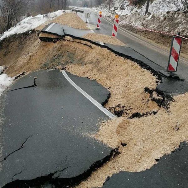 BIHAMK upozorava: Zatvorena cesta Tuzla – Bijeljina, problemi i na drugim pravcima