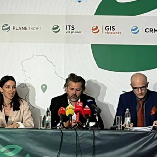 firma planet soft optuzila je christiana schmidta da je namjestio tender da oni kao najpovoljniji ponudjac ispadnu na tenderu za nabavku sabvremene opreme za iszbore